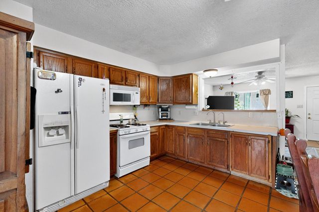 1 Dino Court, Peralta, NM 87042