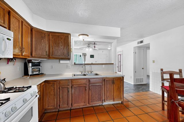 1 Dino Court, Peralta, NM 87042