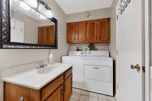 1 Dino Court, Peralta, NM 87042