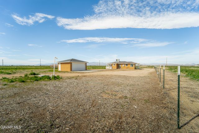 49040 W 70th Street, Lancaster, CA 93536