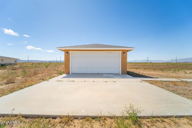 49040 W 70th Street, Lancaster, CA 93536