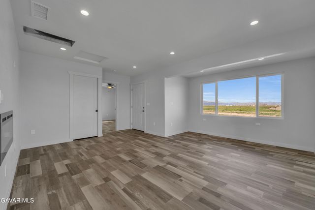 49040 W 70th Street, Lancaster, CA 93536
