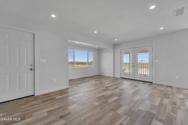 49040 W 70th Street, Lancaster, CA 93536
