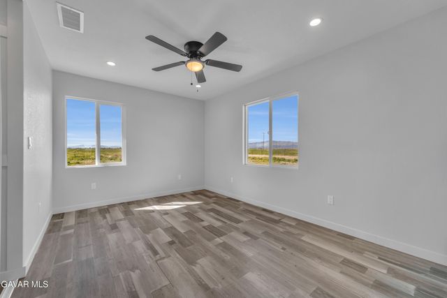 49040 W 70th Street, Lancaster, CA 93536
