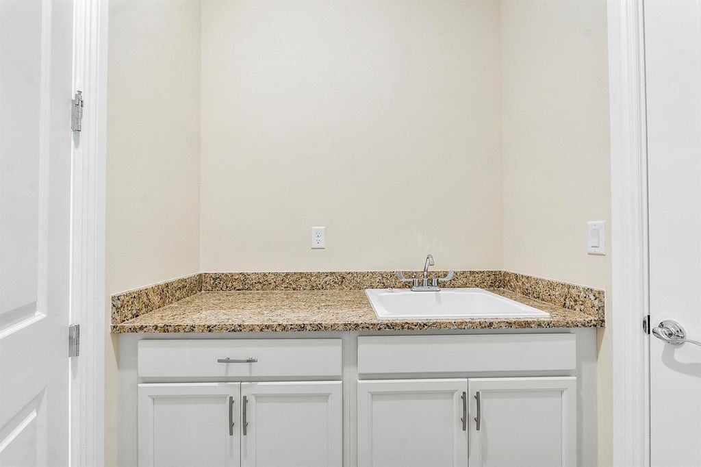 Image 24 of property listing at 11970 Leon Circle S, Parkland, FL 33076