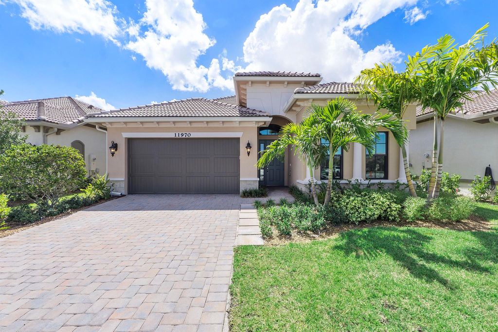 Image 4 of property listing at 11970 Leon Circle S, Parkland, FL 33076