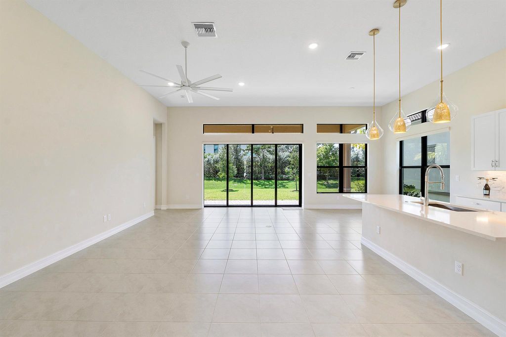 Image 7 of property listing at 11970 Leon Circle S, Parkland, FL 33076