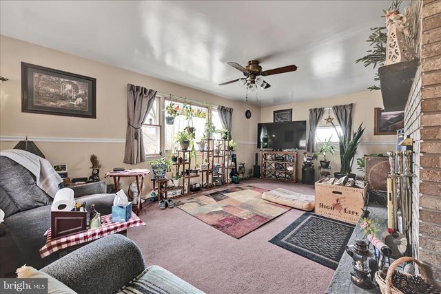 1892 WEAVERTOWN RD, Douglassville, PA 19518