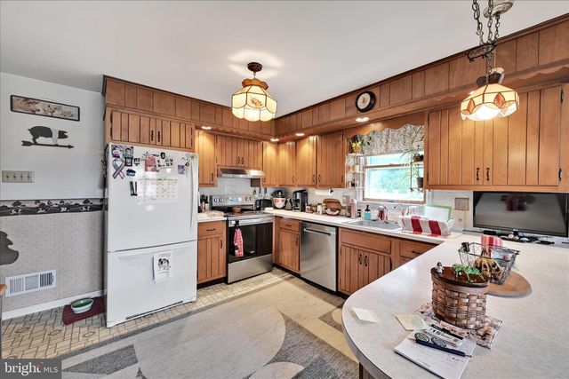 1892 WEAVERTOWN RD, Douglassville, PA 19518