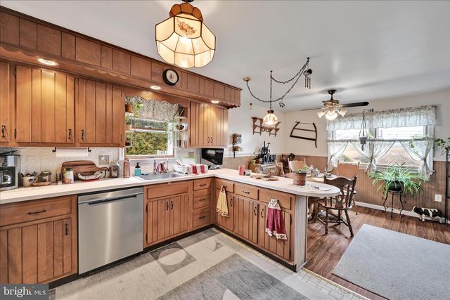 1892 WEAVERTOWN RD, Douglassville, PA 19518