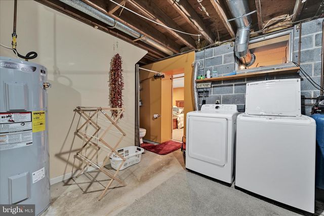 1892 WEAVERTOWN RD, Douglassville, PA 19518