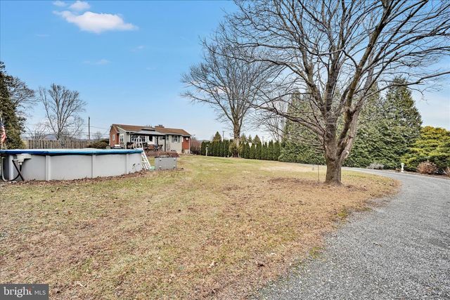 1892 WEAVERTOWN RD, Douglassville, PA 19518