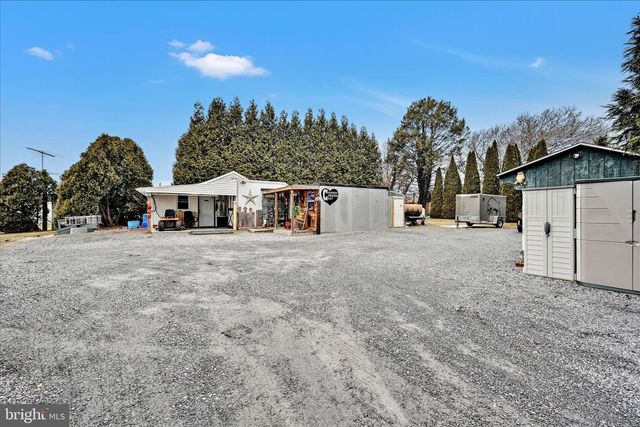 1892 WEAVERTOWN RD, Douglassville, PA 19518