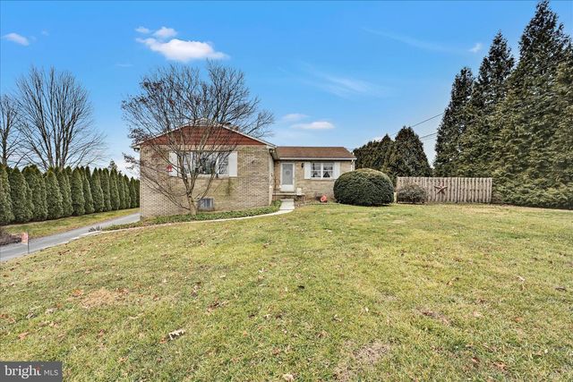 1892 WEAVERTOWN RD, Douglassville, PA 19518