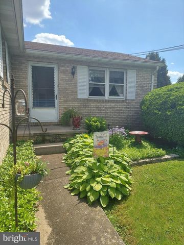 1892 WEAVERTOWN RD, Douglassville, PA 19518