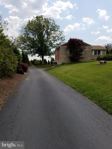 1892 WEAVERTOWN RD, Douglassville, PA 19518