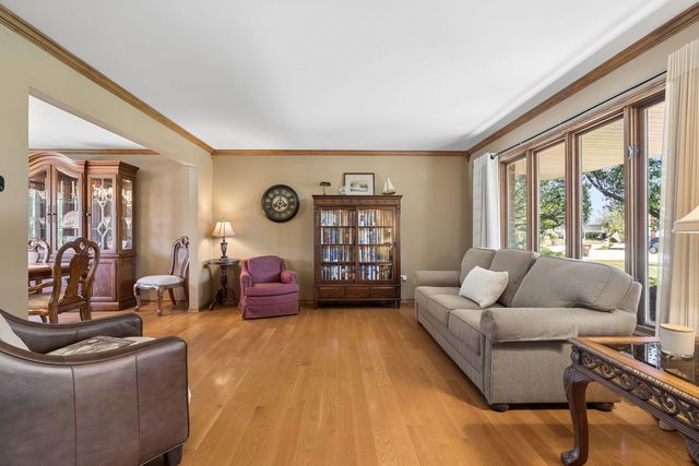 8130 Edgebrook Lane, Tinley Park, IL 60487
