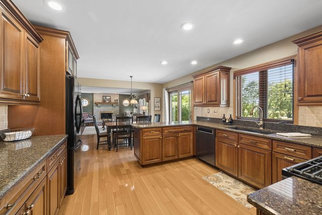8130 Edgebrook Lane, Tinley Park, IL 60487