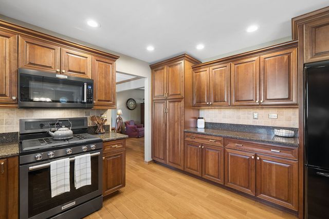 8130 Edgebrook Lane, Tinley Park, IL 60487