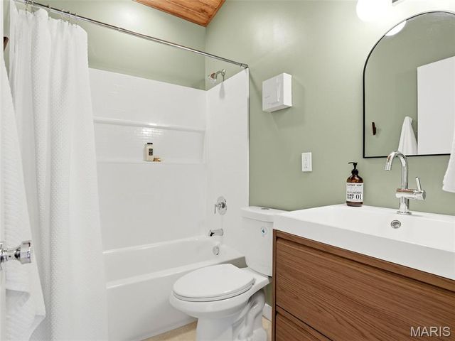 2501 Trossock Lane, Unincorporated, MO 63122