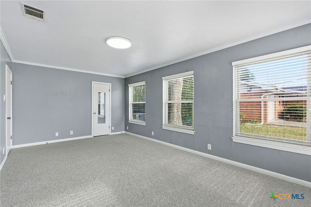 811 Nixon Street, Lockhart, TX 78644