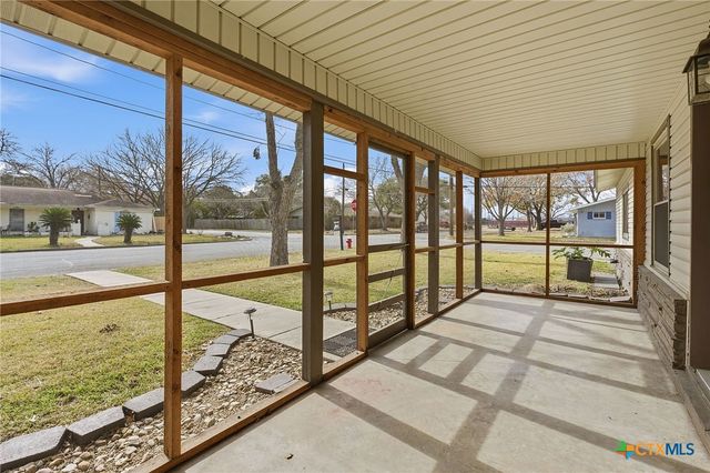 811 Nixon Street, Lockhart, TX 78644