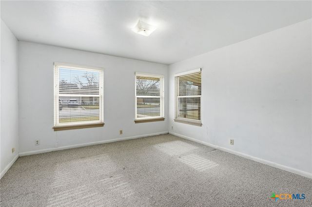 811 Nixon Street, Lockhart, TX 78644