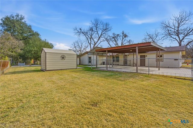 811 Nixon Street, Lockhart, TX 78644