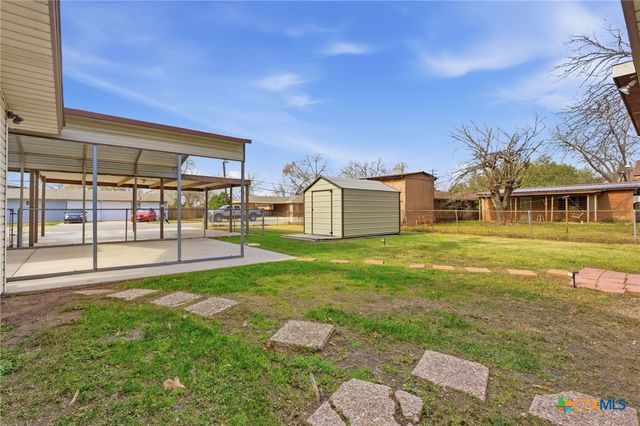 811 Nixon Street, Lockhart, TX 78644