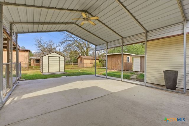 811 Nixon Street, Lockhart, TX 78644