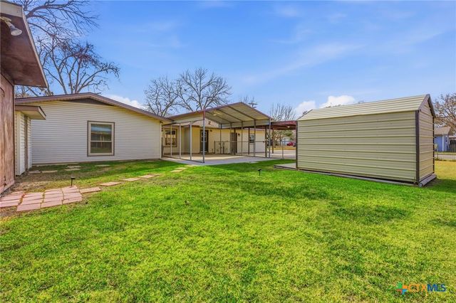 811 Nixon Street, Lockhart, TX 78644