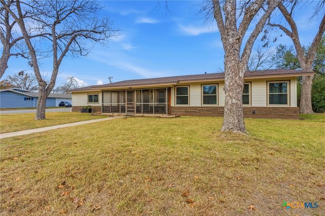 811 Nixon Street, Lockhart, TX 78644