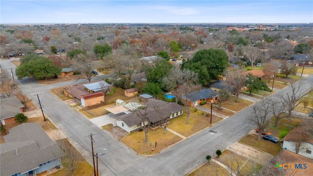 811 Nixon Street, Lockhart, TX 78644
