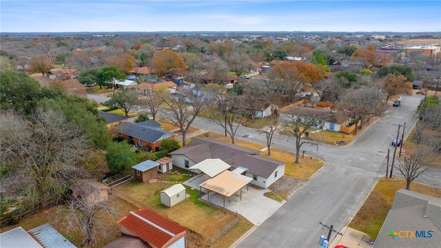 811 Nixon Street, Lockhart, TX 78644