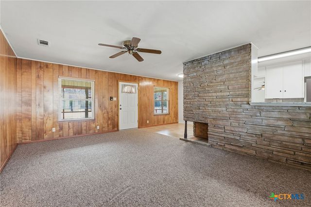 811 Nixon Street, Lockhart, TX 78644