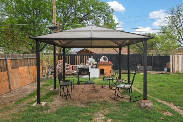 2231 Loyce Drive, Mesquite, TX 75149