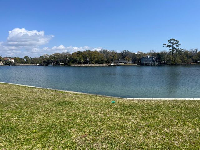 101 Old Ferry Road 37B, Shalimar, FL 32579