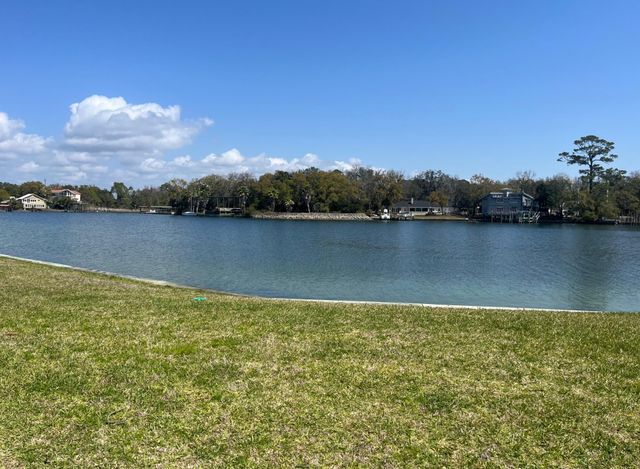 101 Old Ferry Road 37B, Shalimar, FL 32579