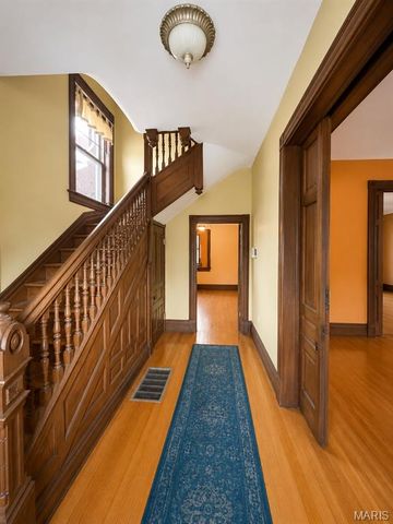 5025 Raymond Avenue, St Louis, MO 63113