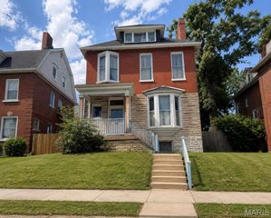 5025 Raymond Avenue, St Louis, MO 63113