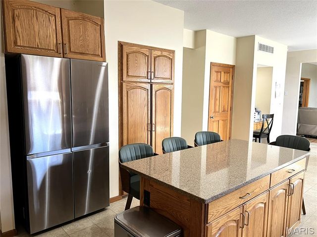863 Marc Drive, Alton, IL 62002