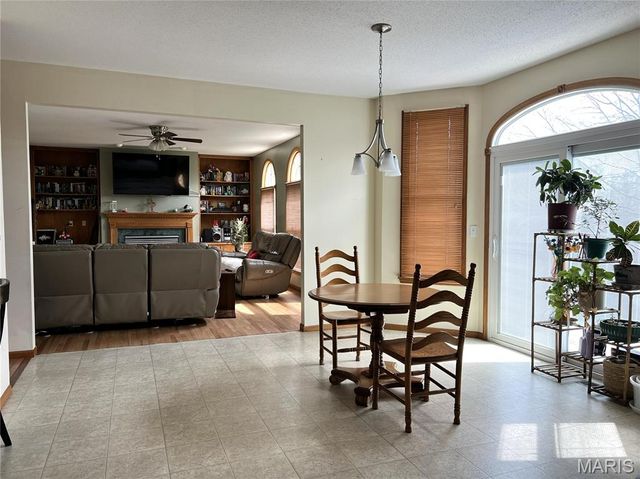 863 Marc Drive, Alton, IL 62002