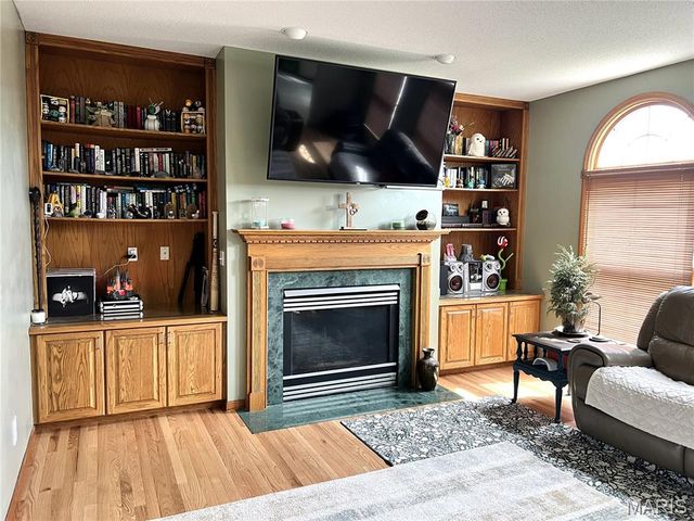 863 Marc Drive, Alton, IL 62002
