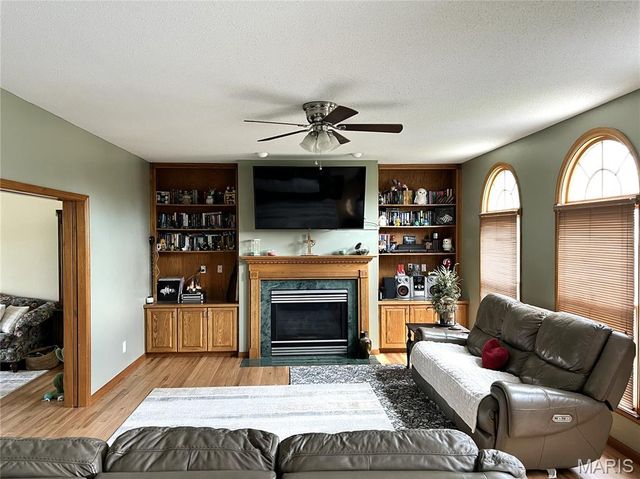 863 Marc Drive, Alton, IL 62002