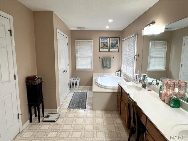 863 Marc Drive, Alton, IL 62002