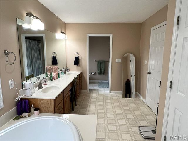 863 Marc Drive, Alton, IL 62002