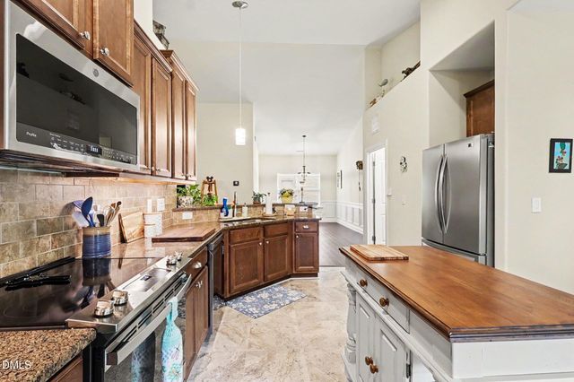 608 Sippihaw Oaks Drive, Fuquay Varina, NC 27526