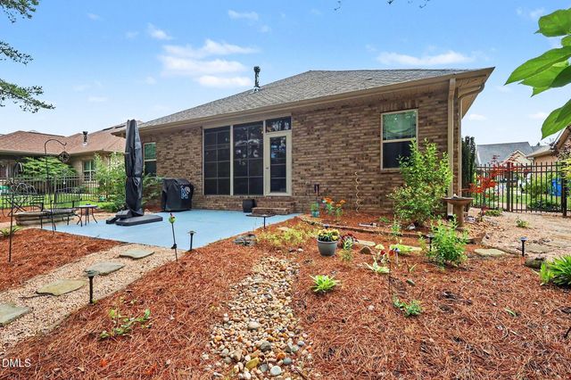 608 Sippihaw Oaks Drive, Fuquay Varina, NC 27526