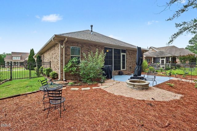 608 Sippihaw Oaks Drive, Fuquay Varina, NC 27526
