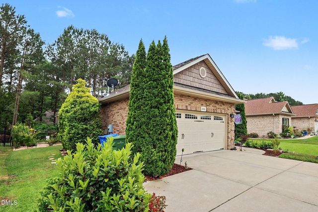 608 Sippihaw Oaks Drive, Fuquay Varina, NC 27526